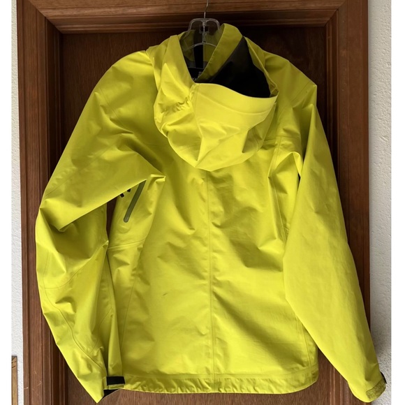 Arc'teryx Jackets & Blazers - WMNS ARC'TERYX BETA LT HYBRID GORETEX JACKET